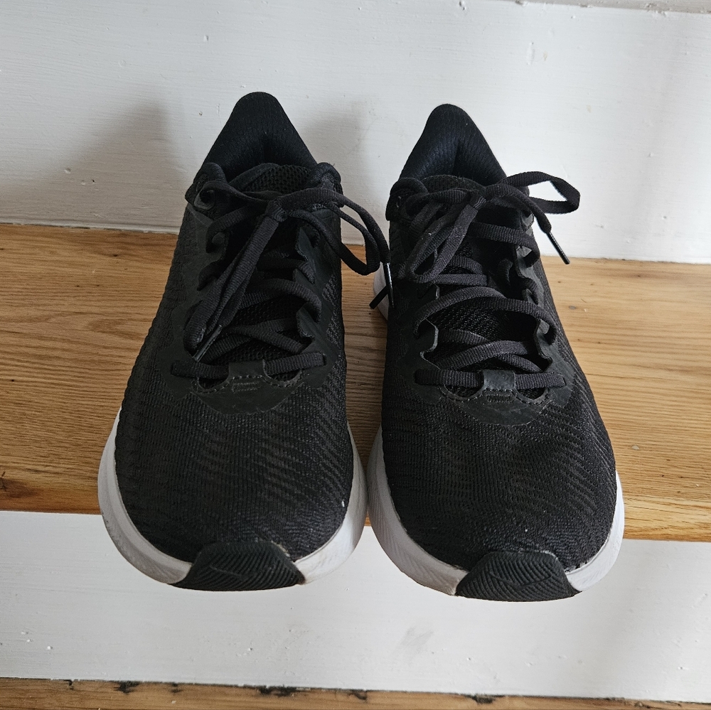 Like New Women's Hoka Solimar Sneakers